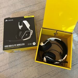 NWT Corsair PC/PlayStation Wireless Headphones